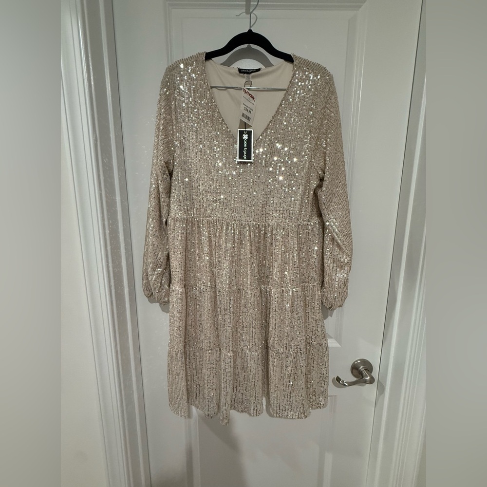 Cable & Gauge Shimmering Gold Long Sleeve Dress
